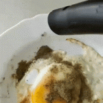 Cómo remover el exceso de pimienta de un huevo