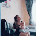 Meciendo al bebé