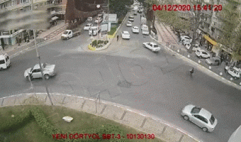 Bus driver provides, ambulance a clean road to pass through