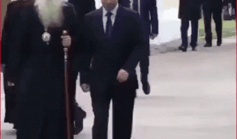 Paloma Greeting President Putin